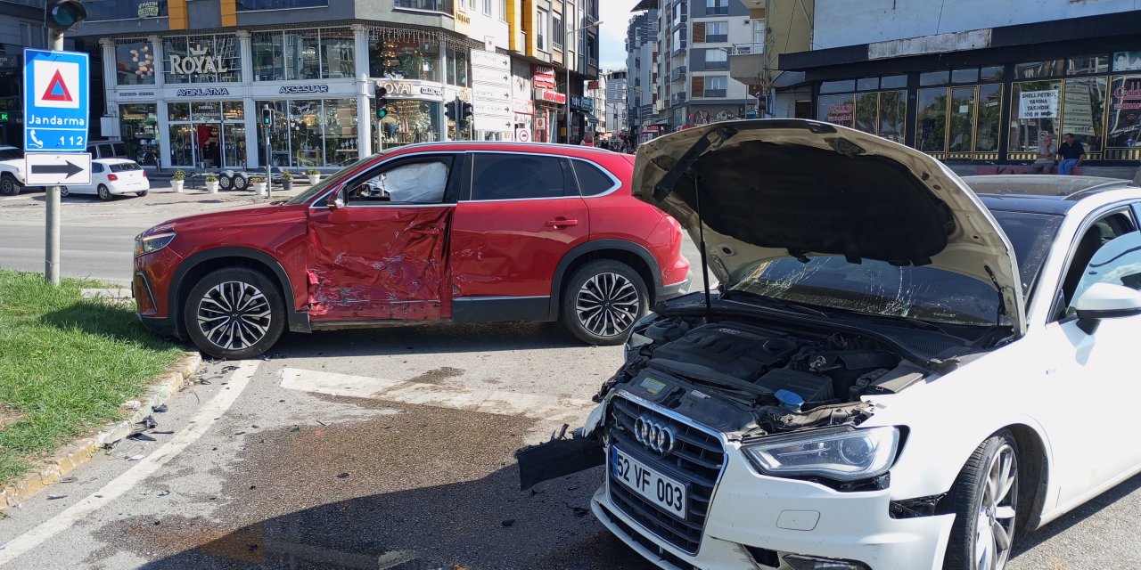 Trafik kazasında 4 kişi yaralandı