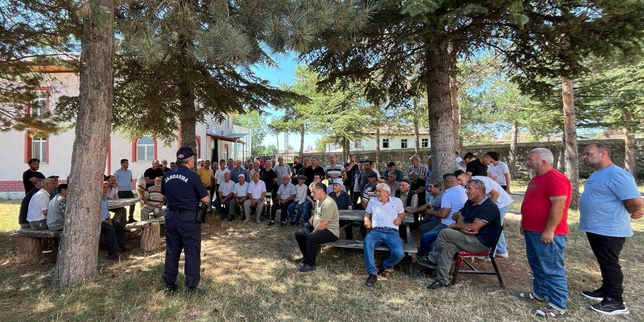 Jandarma ekipleri vatandaşları bilgilendirdi