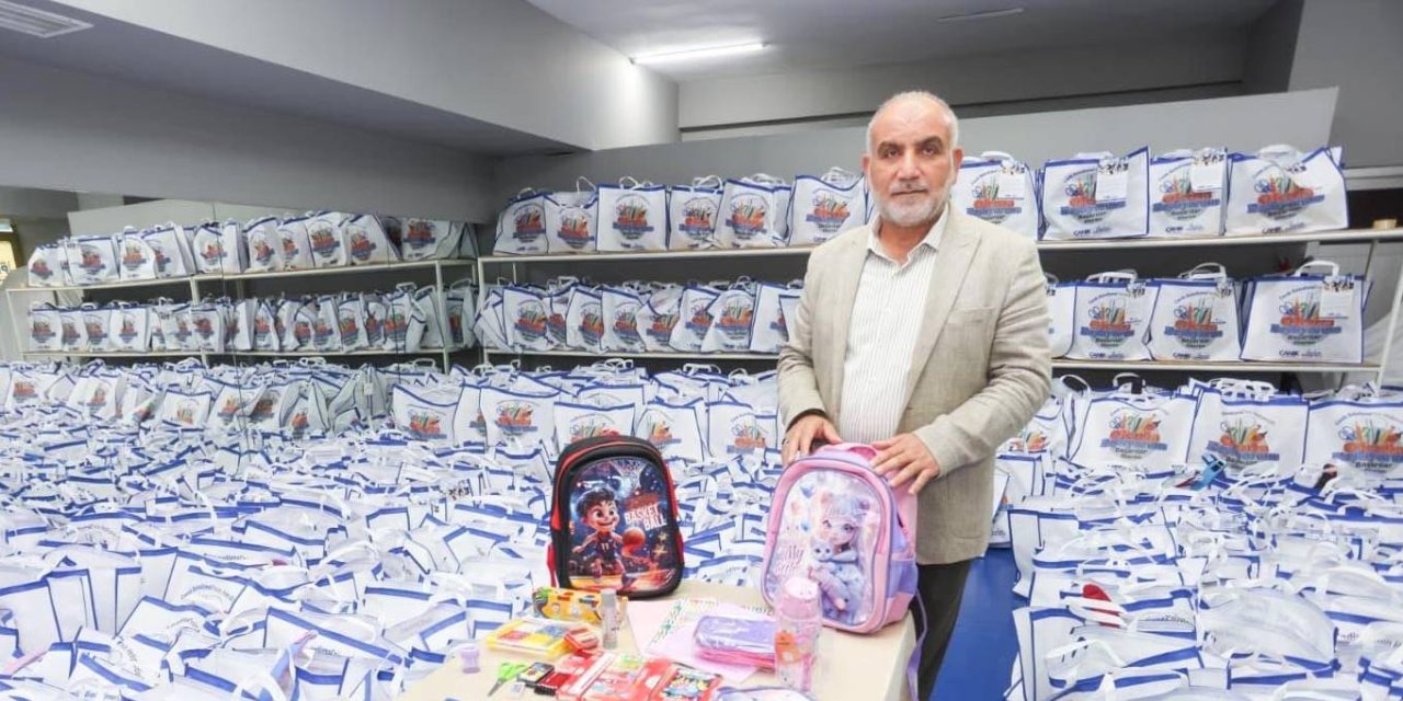 Canik&#039;te çocuklara çanta ve kırtasiye setleri hediye