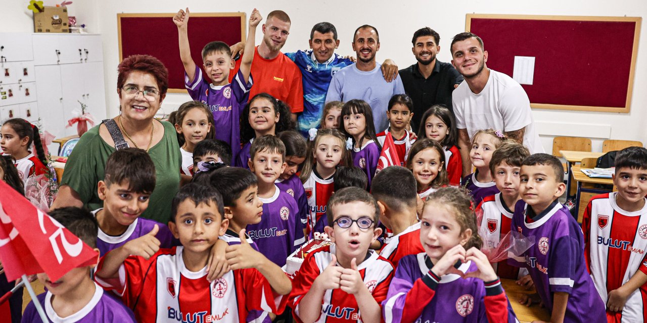 20 bin öğrenciye hediye verildi