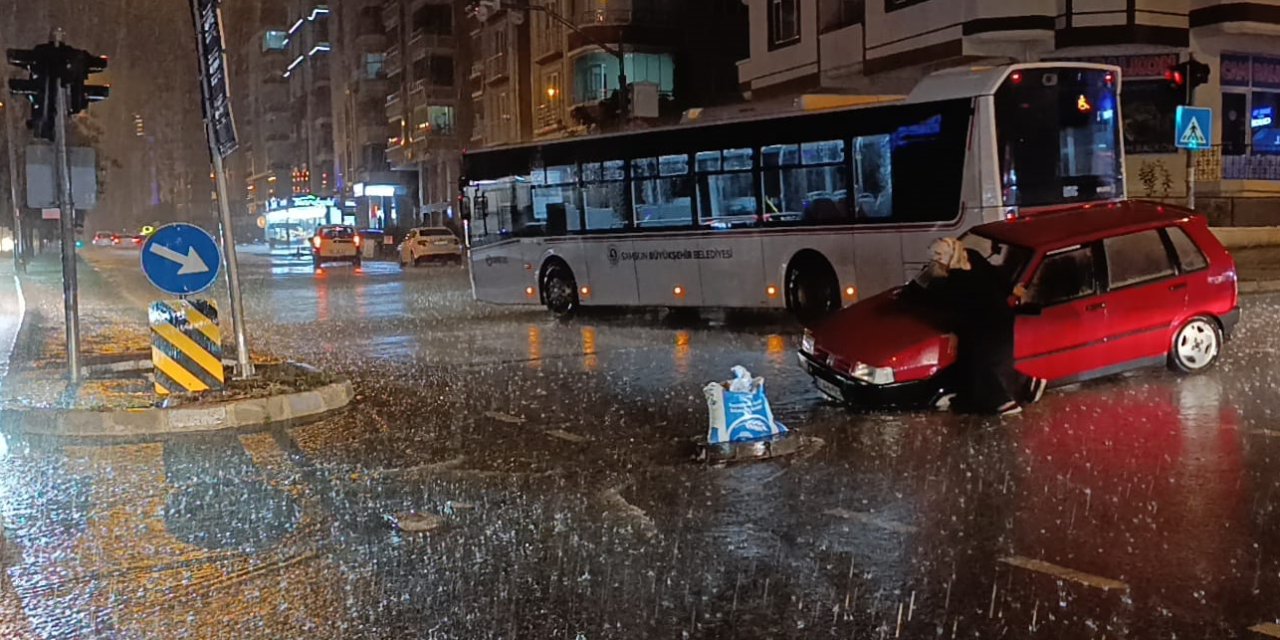Samsun'da sağanak yağış etkili oldu