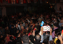 Yazgıdan miting gibi açılış