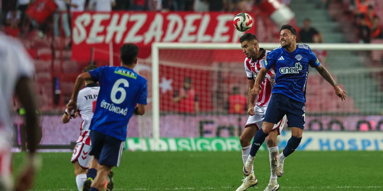 İlk kez forma giydi