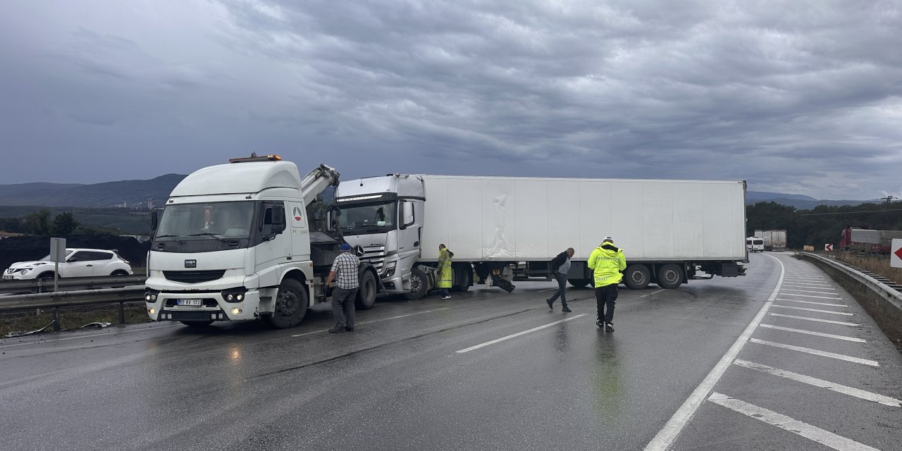 3 ayrı trafik kazası ulaşımda aksamalara neden oldu
