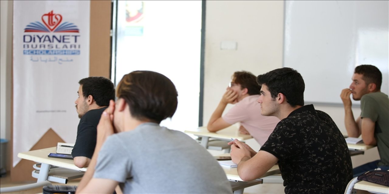 TDV'den 8 bin öğrenciye eğitim desteği