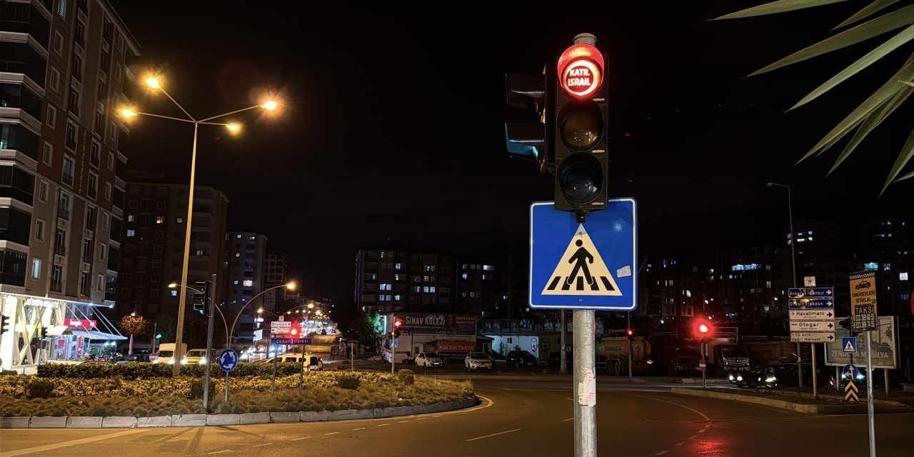 Samsun'da İsrail trafik ışıklarıyla protesto edildi