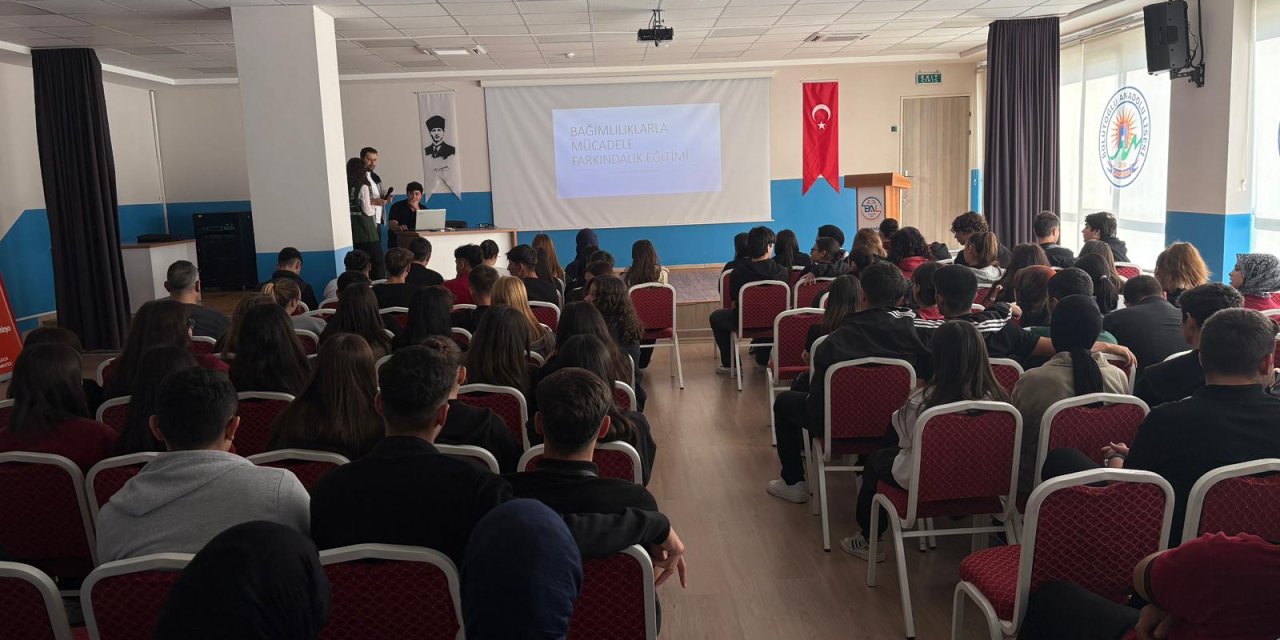 Bağımlılıkla mücadele semineri düzenledi