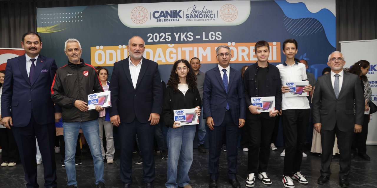 Canik'te YKS ve LGS şampiyonlarına ödül