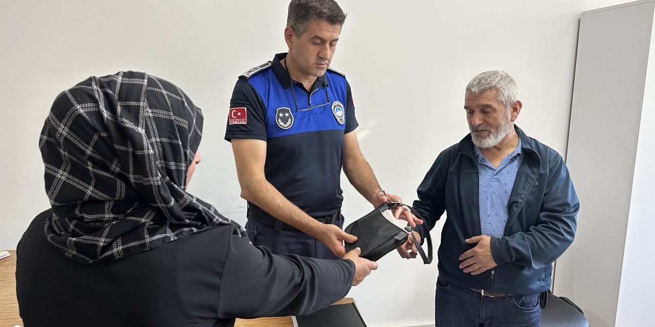 Sokakta bulduğu parayı sahibine ulaştırdı