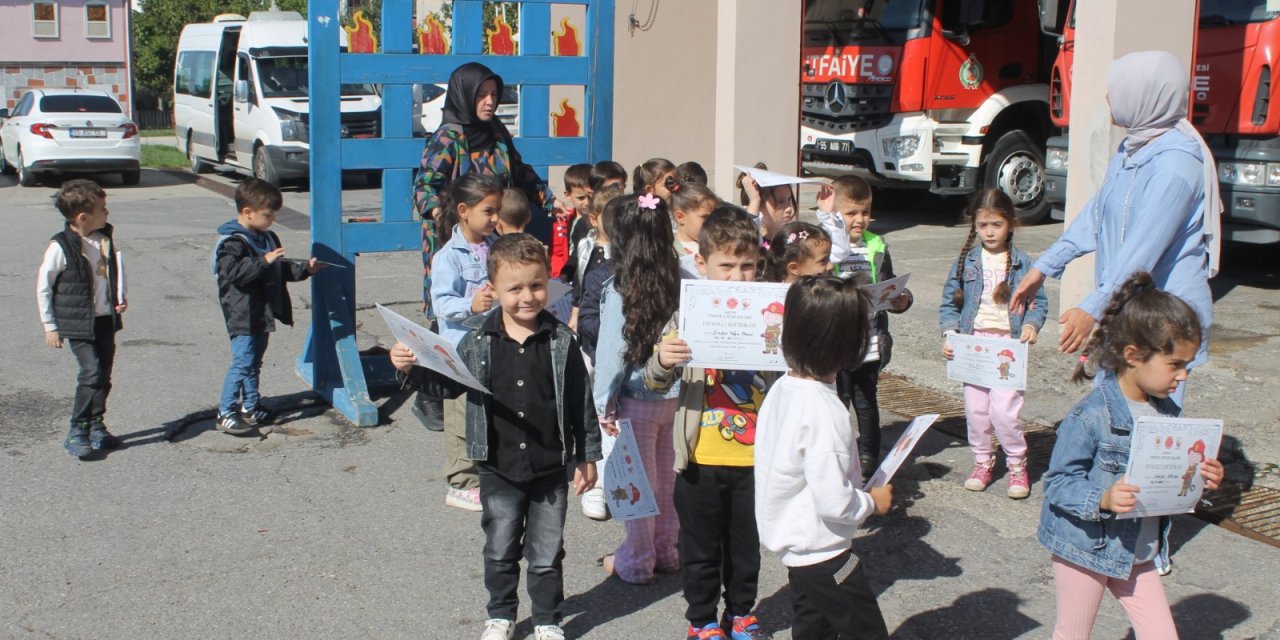 Minik öğrencilere yangın güvenliği eğitimi verildi