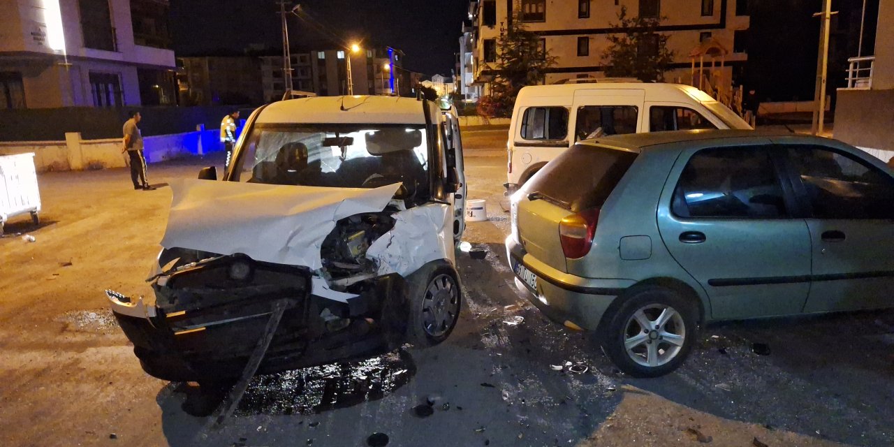 Samsun'da iki hafif ticari araç çarpıştı