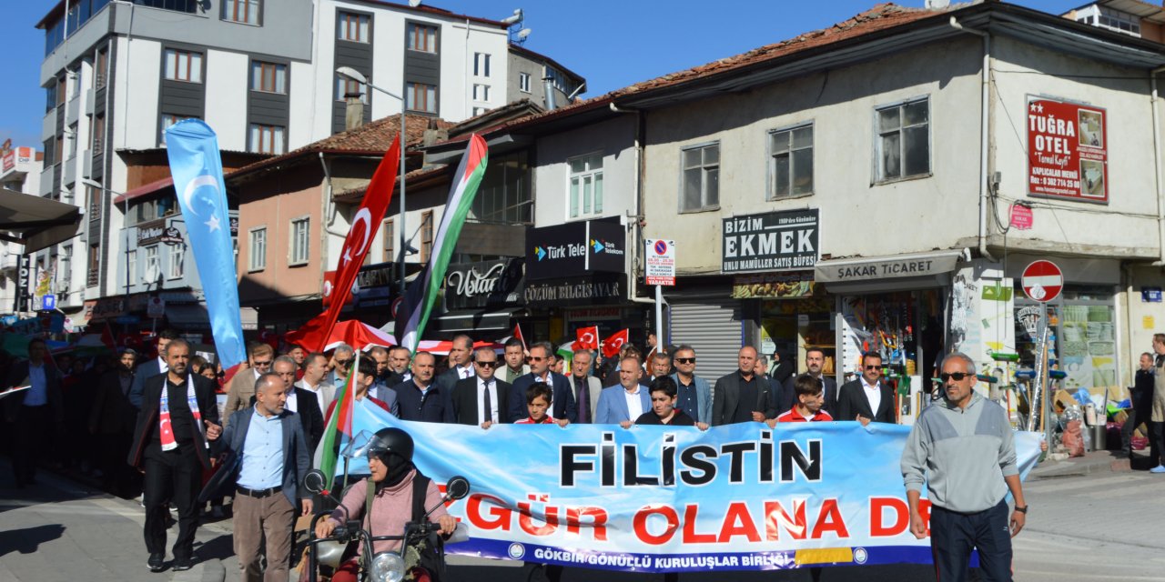 Nehirden denize özgür Filistin yürüyüşü yapıldı