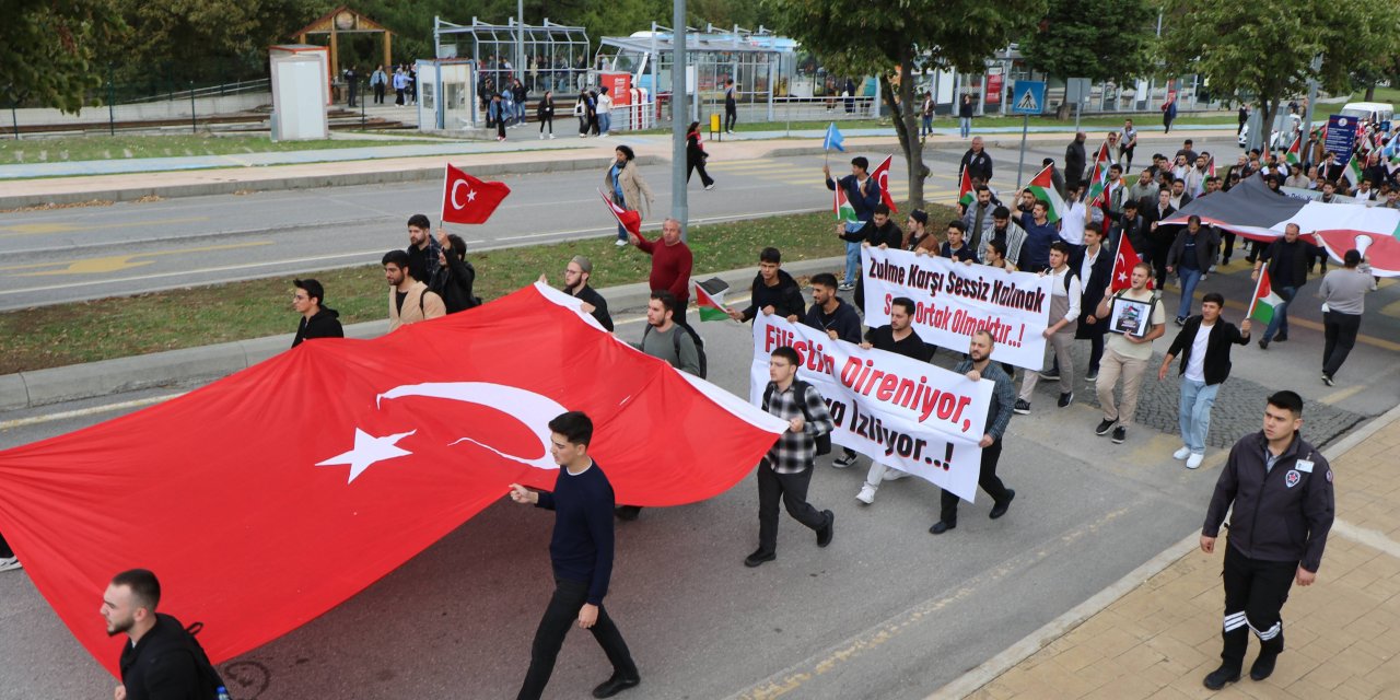 Öğrenciler Filistin için yürüdü