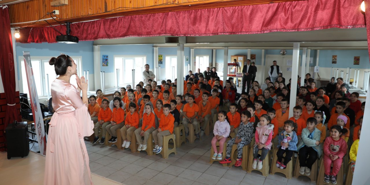 Mutluluklar Prensesi tiyatro oyunu sahnelendi