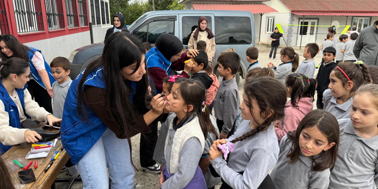 Bafra Gençlik Merkezi'nden köy okuluna ziyaret