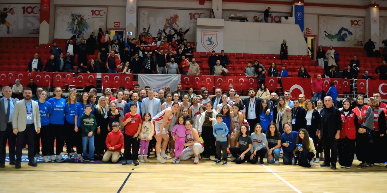 ​Namağlup zirvede