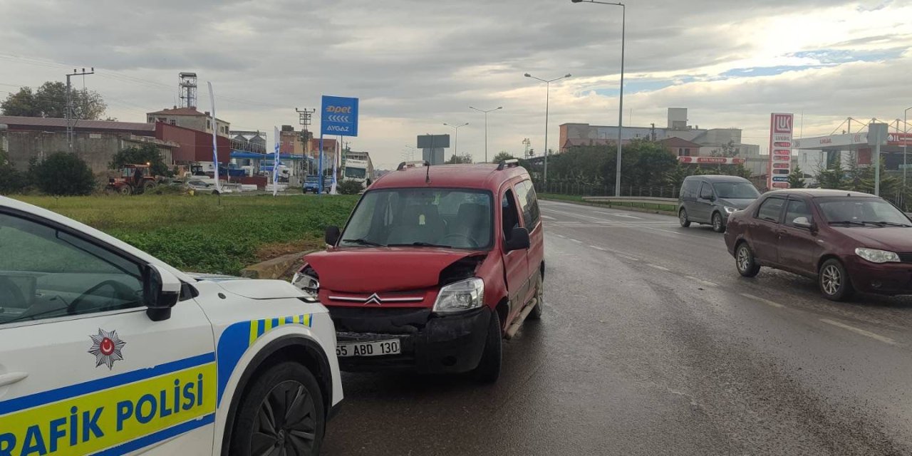 Trafik kazasında araç sürücüsü yaralandı