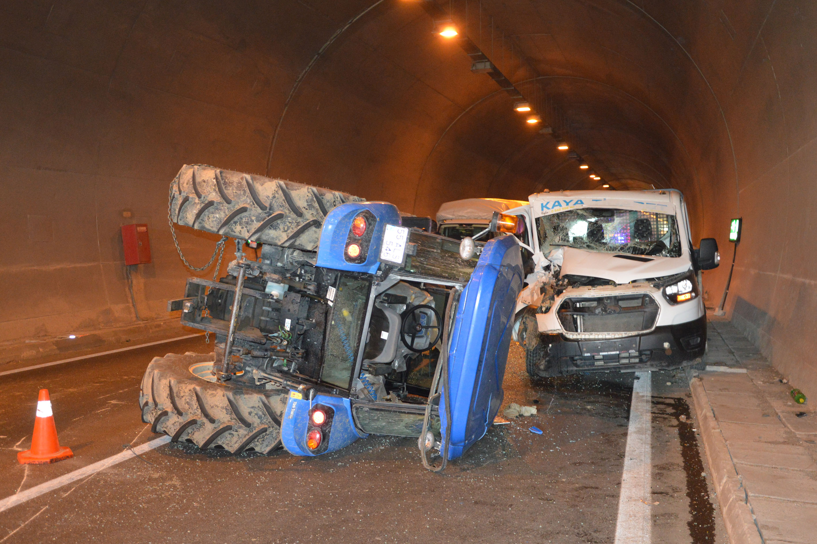 Tünelde meydana gelen trafik kazasında 2 kişi yaralandı