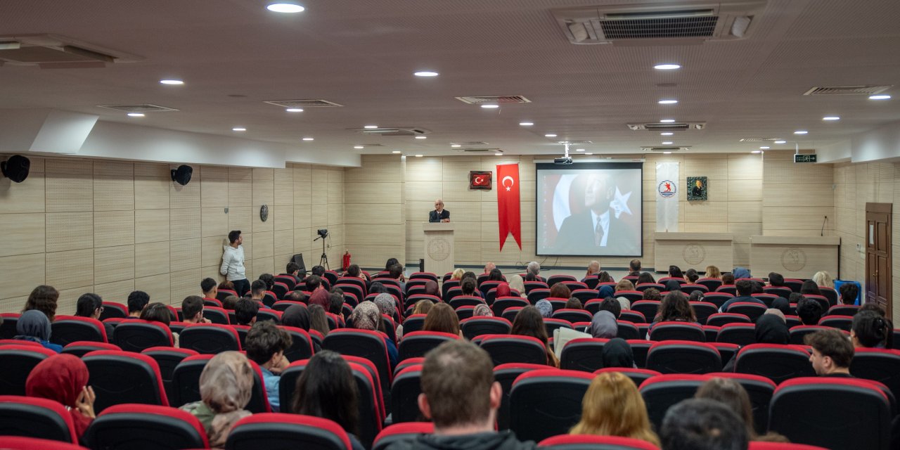 "İmparatorluktan Cumhuriyete Eğitim" konferansı gerçekleştirildi