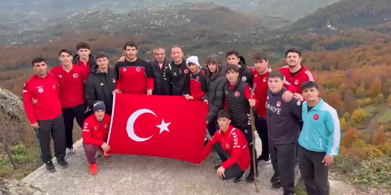 Nebiyan Dağının zirvesinde Türk Bayrağı açtılar