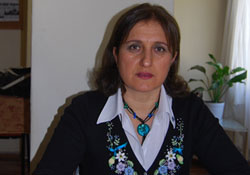 Önce kadınların işine son veriliyor