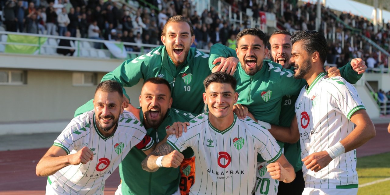 Çarşambaspor liderliğini sürdürdü