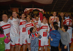 Yaşar Doğu' da bileği bükülmeli