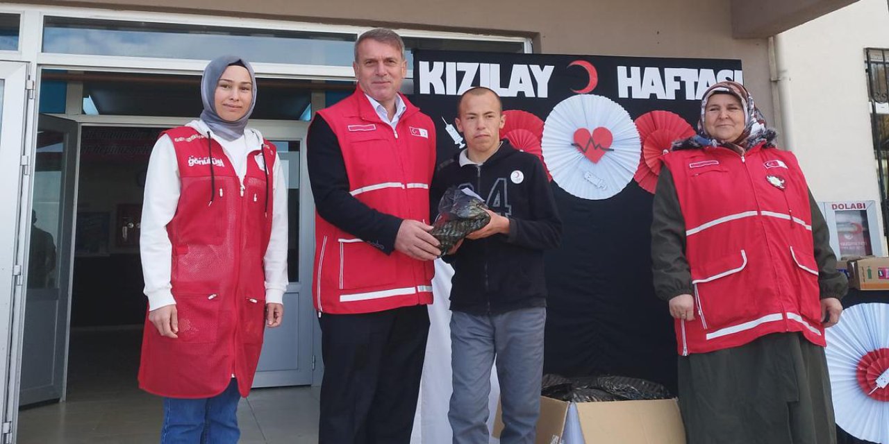 Türk Kızılay'dan özel öğrencilere moral ziyareti