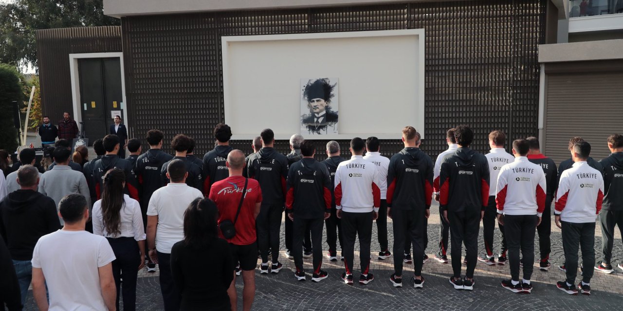 Milli takımlardan Ata’ya saygı