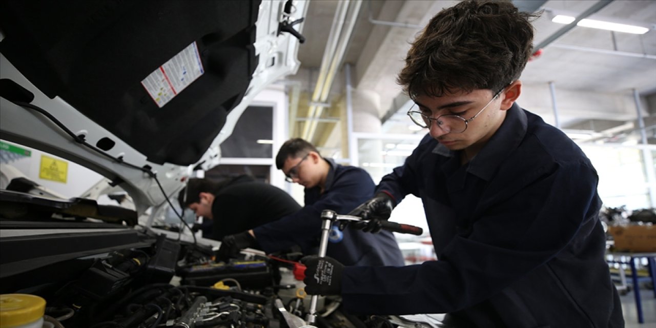 Meslek liseleri 7,1 milyar lira gelir elde etti