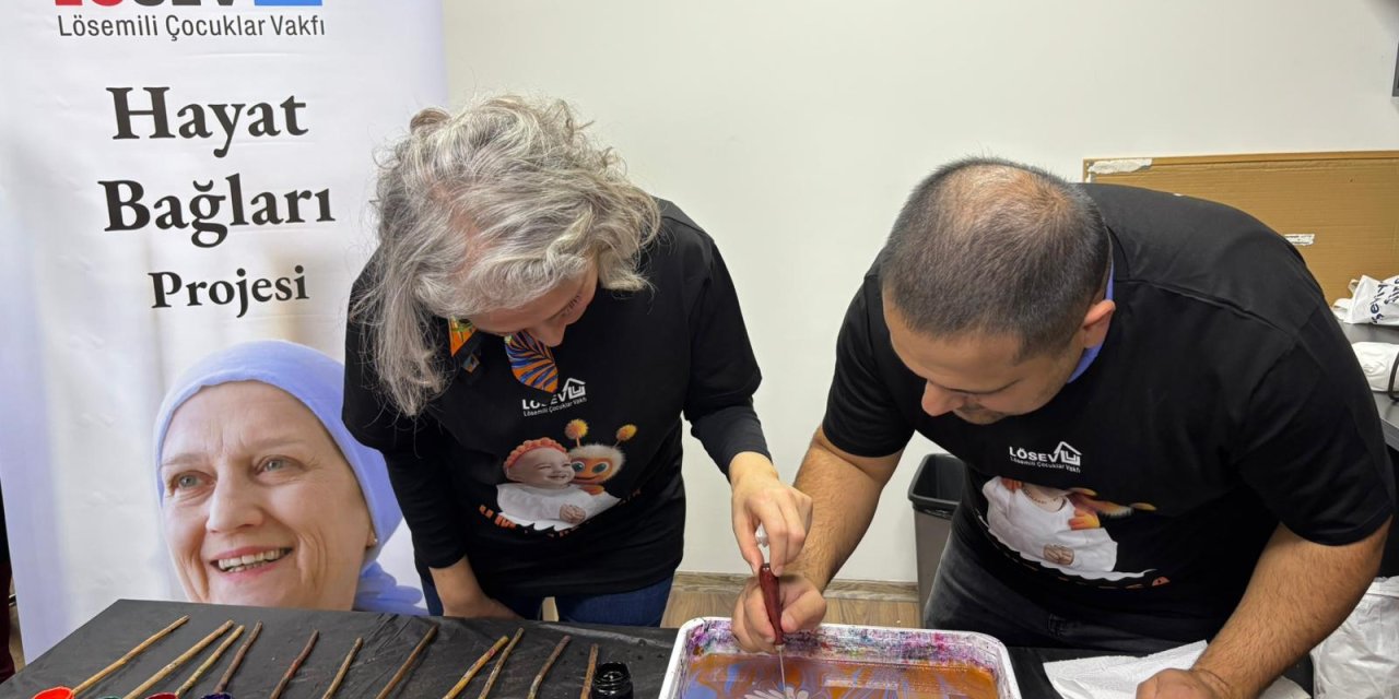 Hastalar LÖSEV'in ebru etkinliğinde buluştu