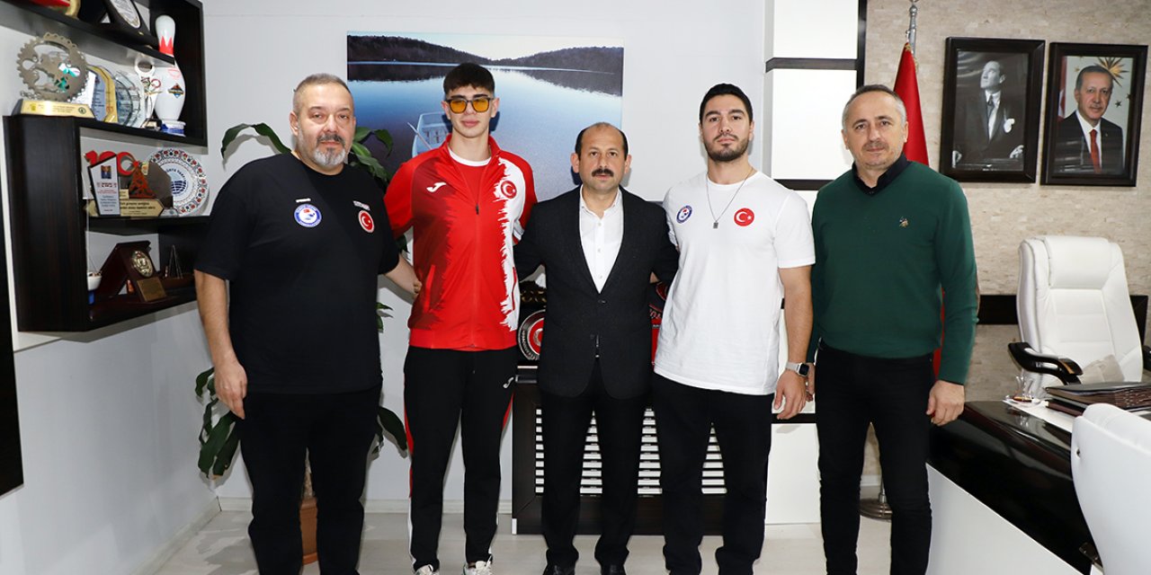 Yüzme branşında temsil edecek