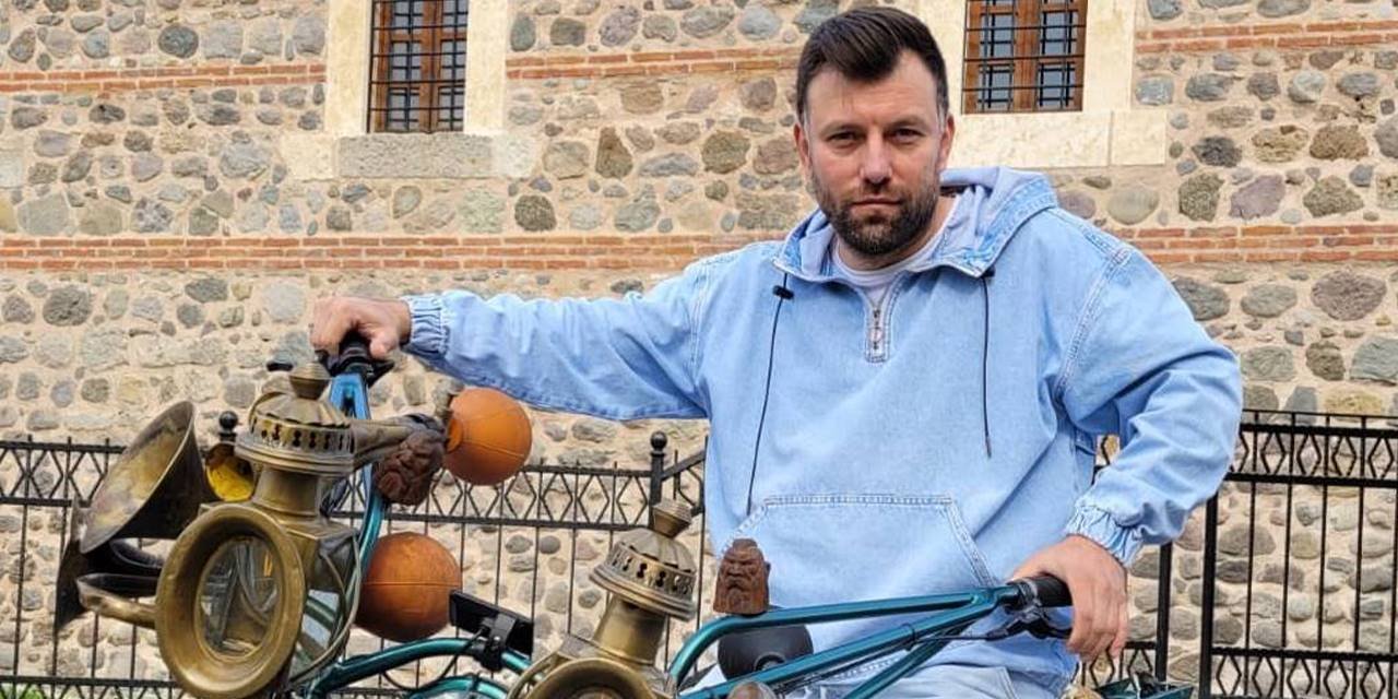 Eski parçaları kullanarak elektrikli bisiklet yaptı