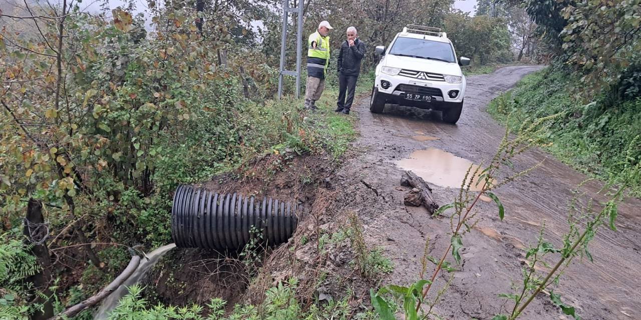 Çöken yol onarılarak yeniden ulaşıma açıldı