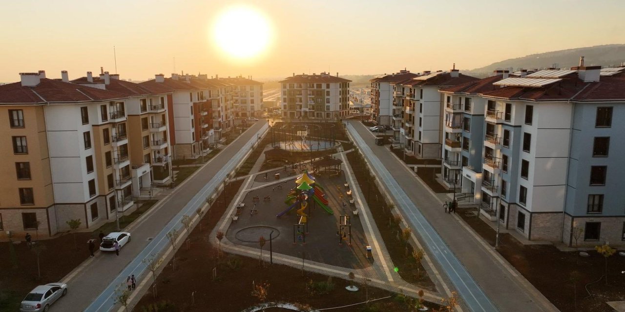 Konut ve iş yerleri teslim ediliyor