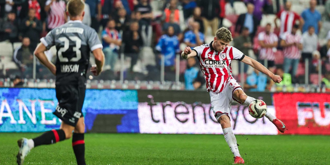 Performansı ile alkış topluyor