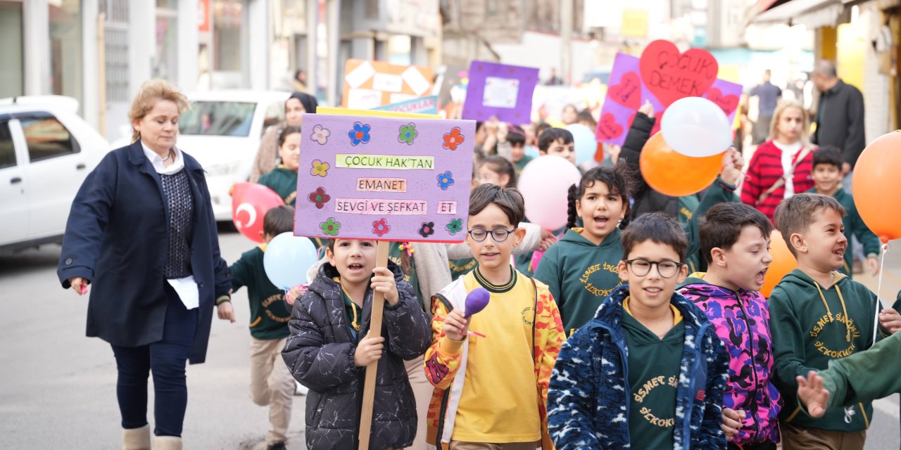 Çocuk Hakları Günü yürüyüşü düzenlendi