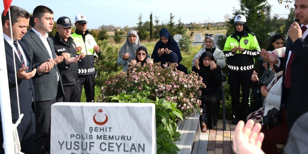 Şehit polis mezarı başında anıldı