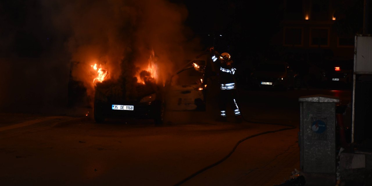 Yanan araç kullanılamaz hale geldi