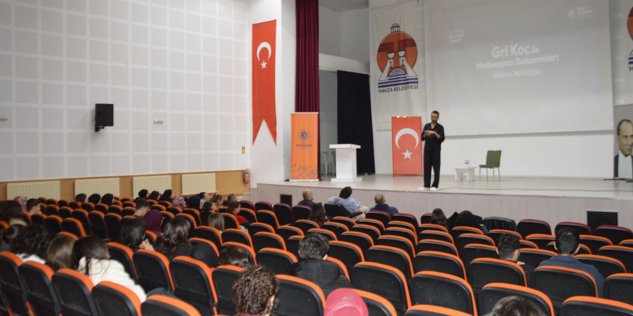 Gençlere motivasyon semineri düzenlendi
