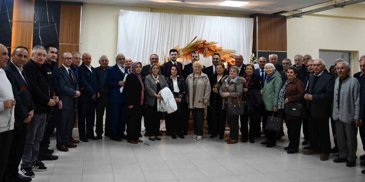 Emekli öğretmenler için yemek programı düzenlendi