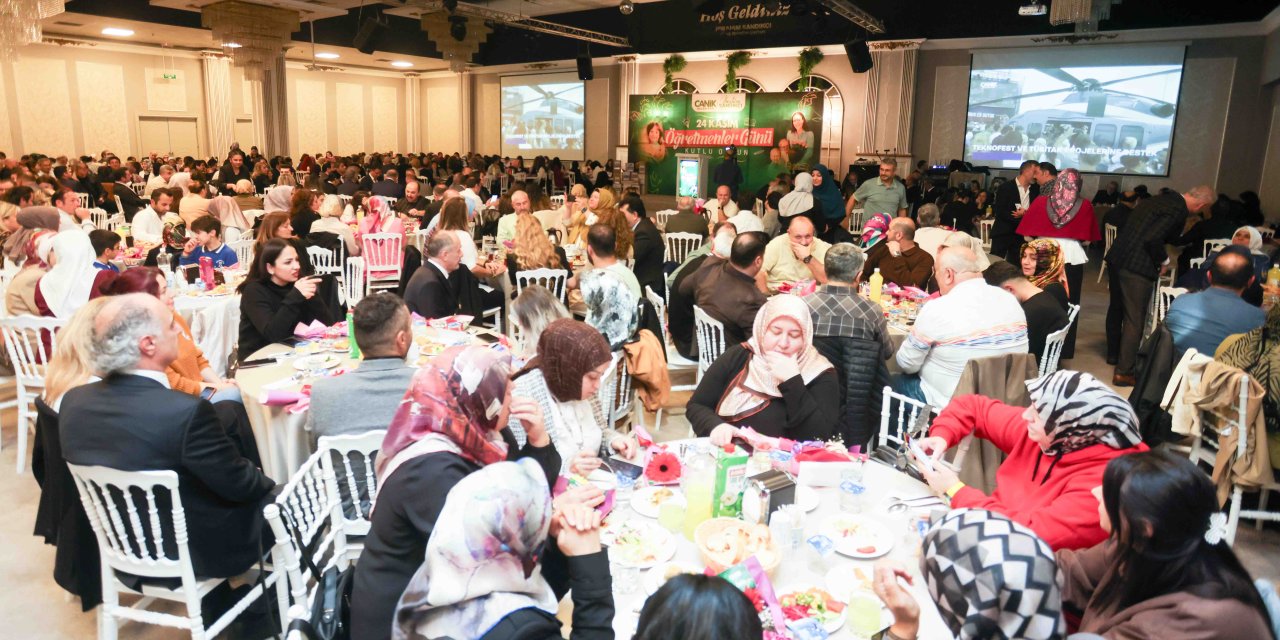 Başkan Sandıkçı'dan öğretmenlere tur hediyesi