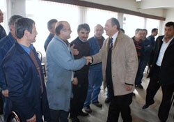 İşçilerle bir araya geldi