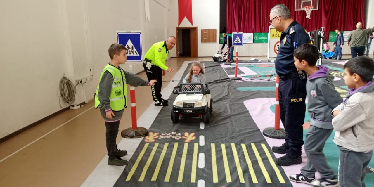 Öğrencilere trafik eğitimi verildi