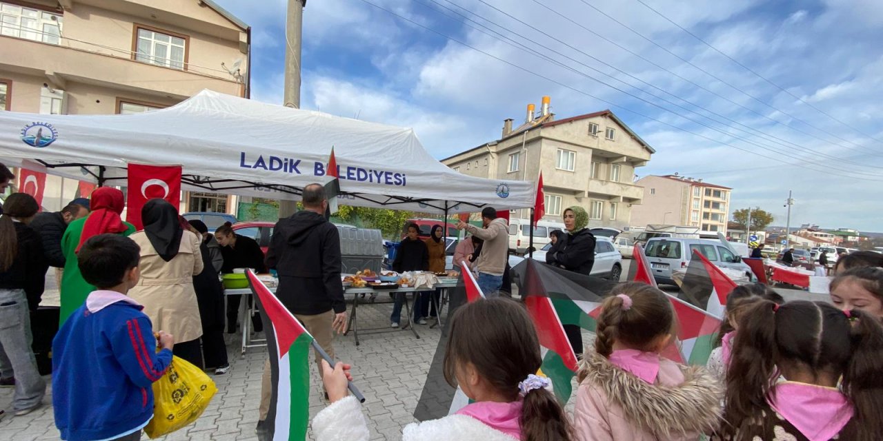 Ladik'te Gazze yararına kermes düzenlendi
