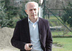 Bıçak altına yatıyor