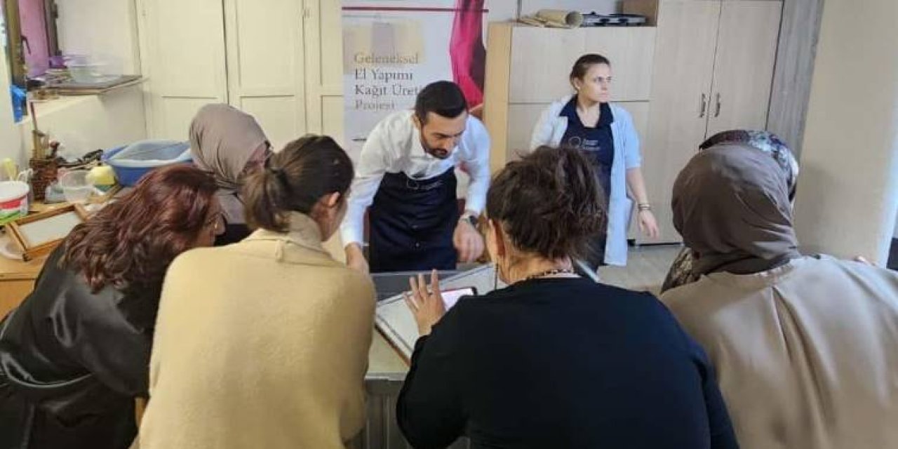 Kenevir lifinden  kağıt üretimi eğitimi verildi
