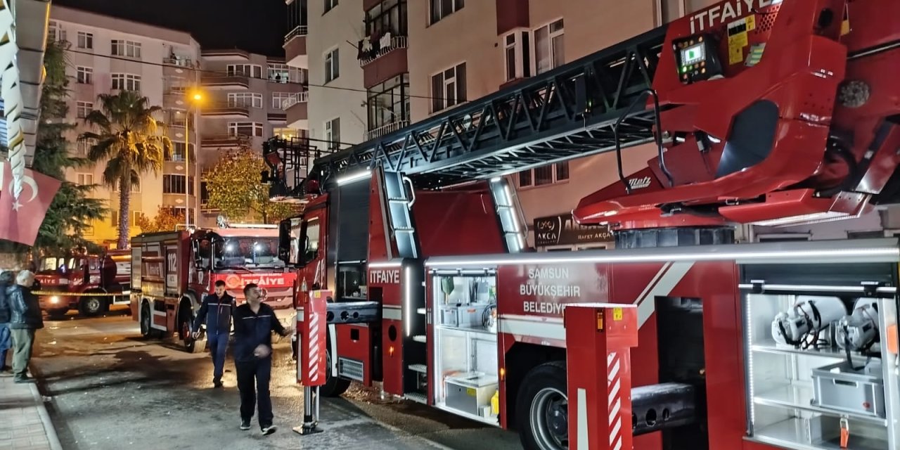 7 katlı binanın çatı katında çıkan yangın söndürüldü