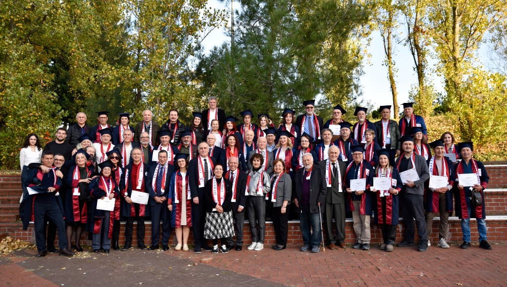 Mezunlar duygusal bir buluşma yaşadı