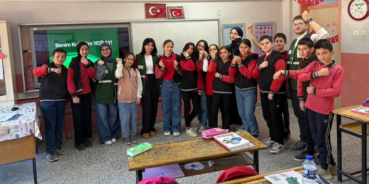 Genç Yeşilay Gönüllüleri öğrencilerle buluştu
